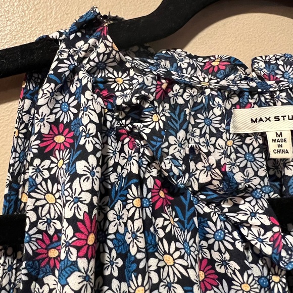 Max Studio Navy/Blue/White/Pink Busy Floral Print Sleeveless Top w/Ruffles - Picture 5 of 15
